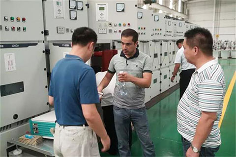 塔吉克水電部長驗收電力變壓器產品順利通過